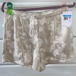 Nike Women’s Athletic Shorts M – New With Tags – Gym, Training, Lounge